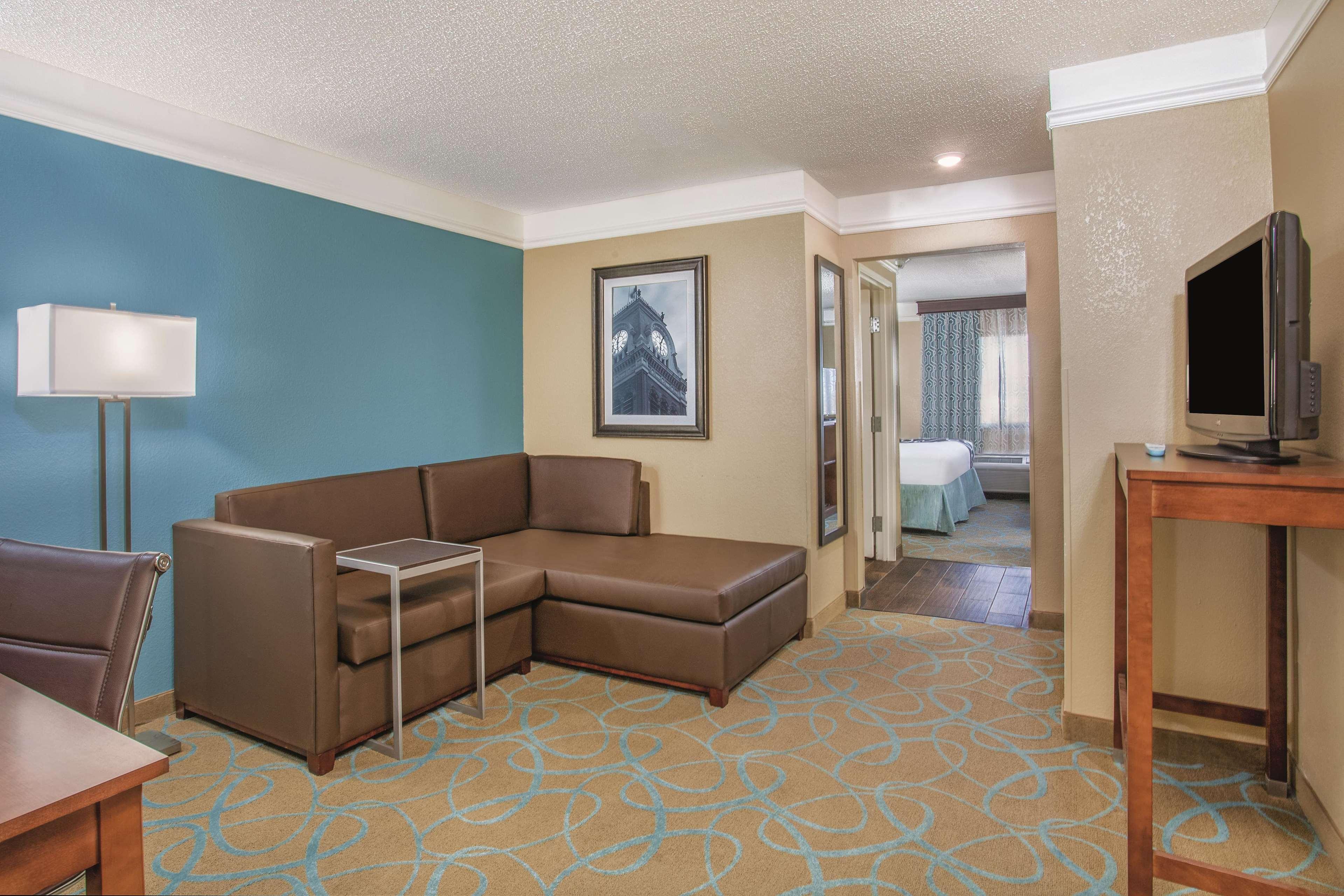 La Quinta By Wyndham Elizabethtown Hotel Exterior photo